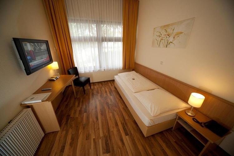 Hotel Zur Rebe Hochheim am Main Rum bild